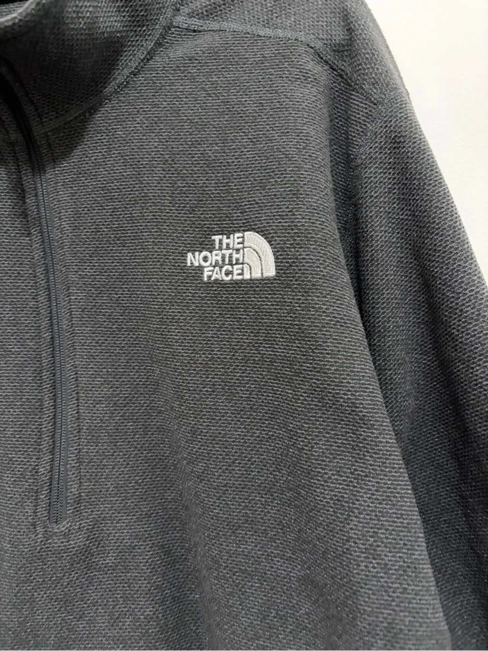 The North Face Men’s Charcoal Gray Half-Zip Fleece Pullover